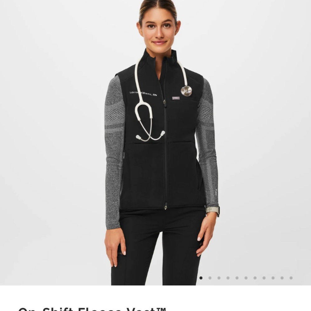 Figs On-Shift Fleece Vest black